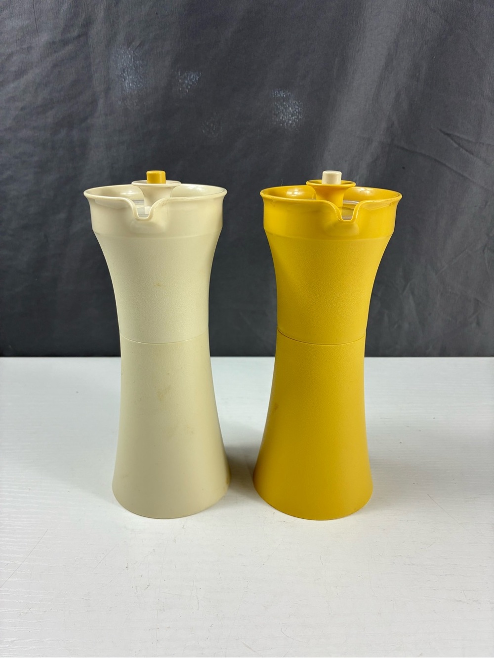 Set of 2 Vintage Tupperware Oil and Vinegar Salad Dressing Cruets #1246 Plunger